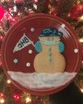 plate with cookie snowman with pennant & 戴着面具